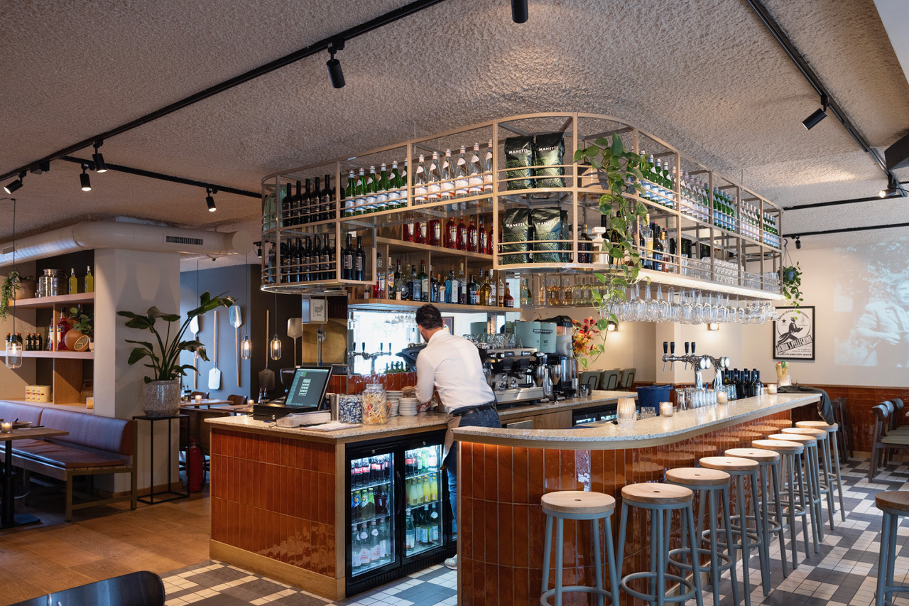 Verse houtoven pizza bij pizzeria Laren La Vespa