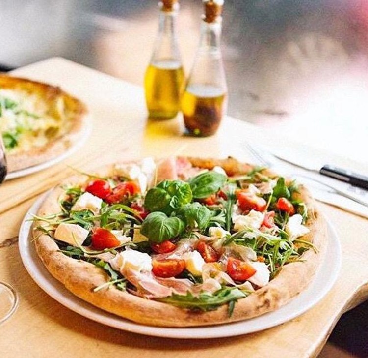 Houtoven pizza